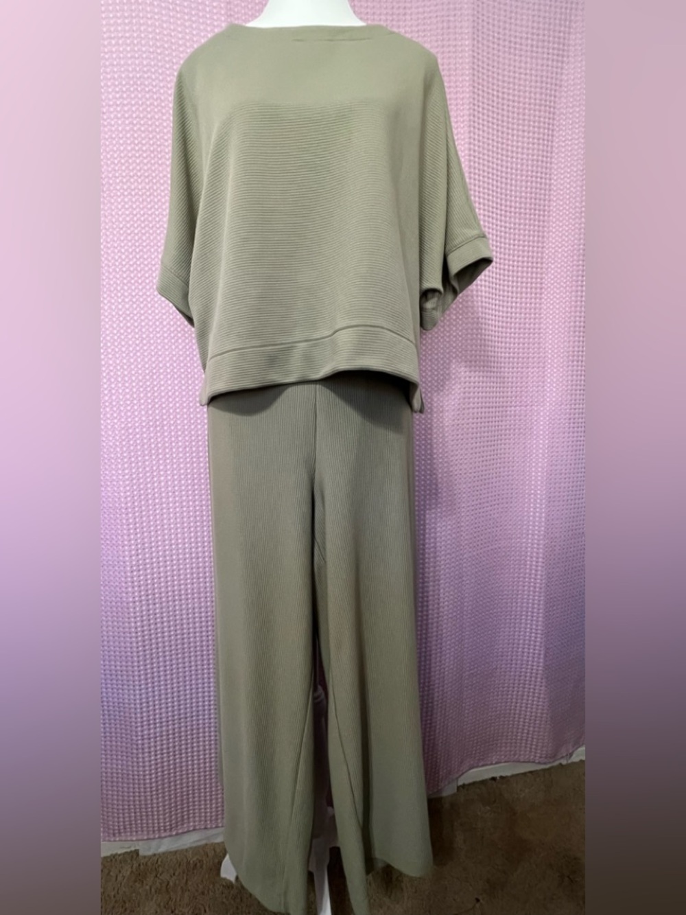 Adrianna Papell Olive Ribbed Short Sleeve Boxy Top/Bottom Set